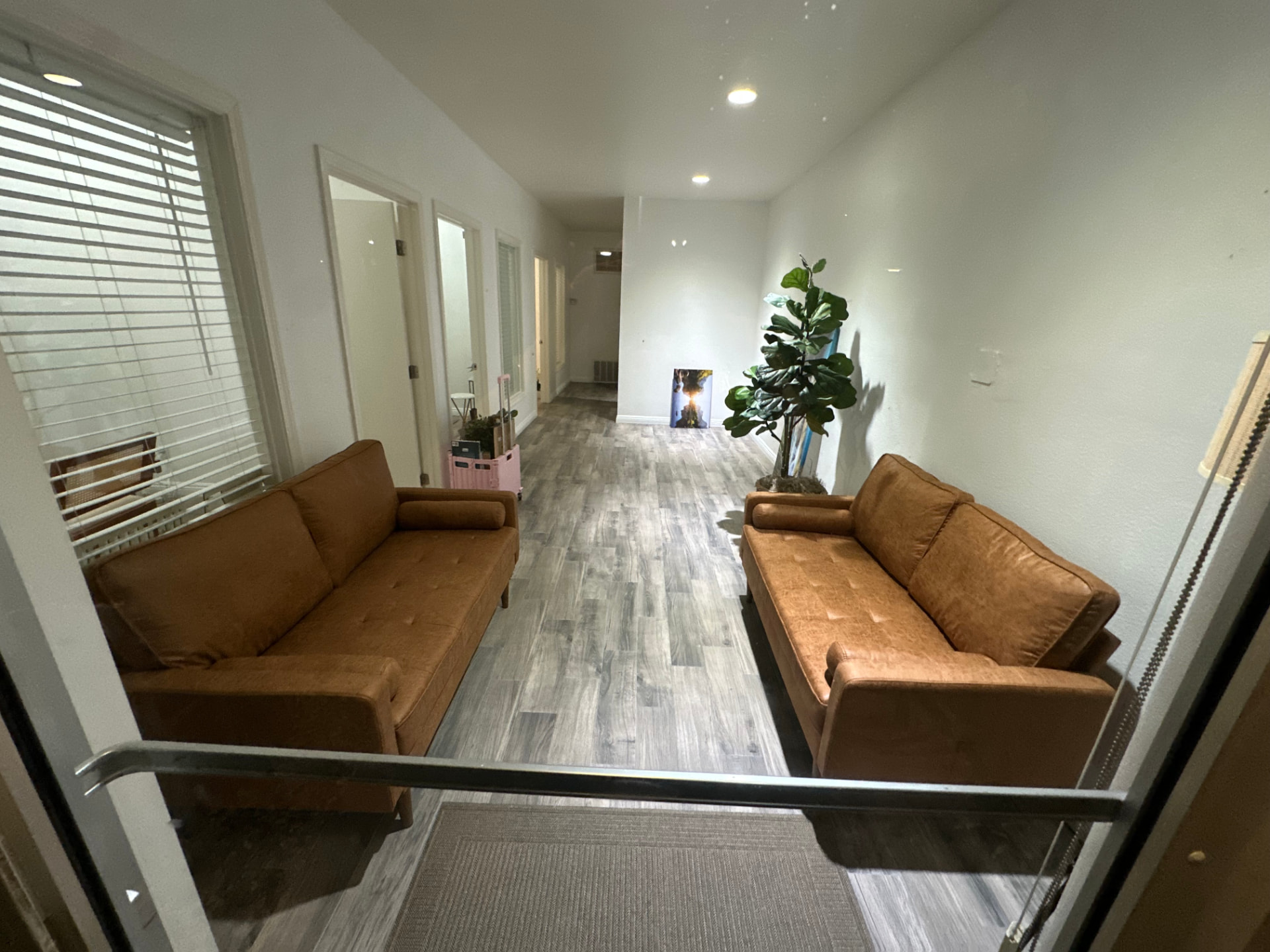 Waiting lounge with seating at Scarlet Psychiatry Nursing